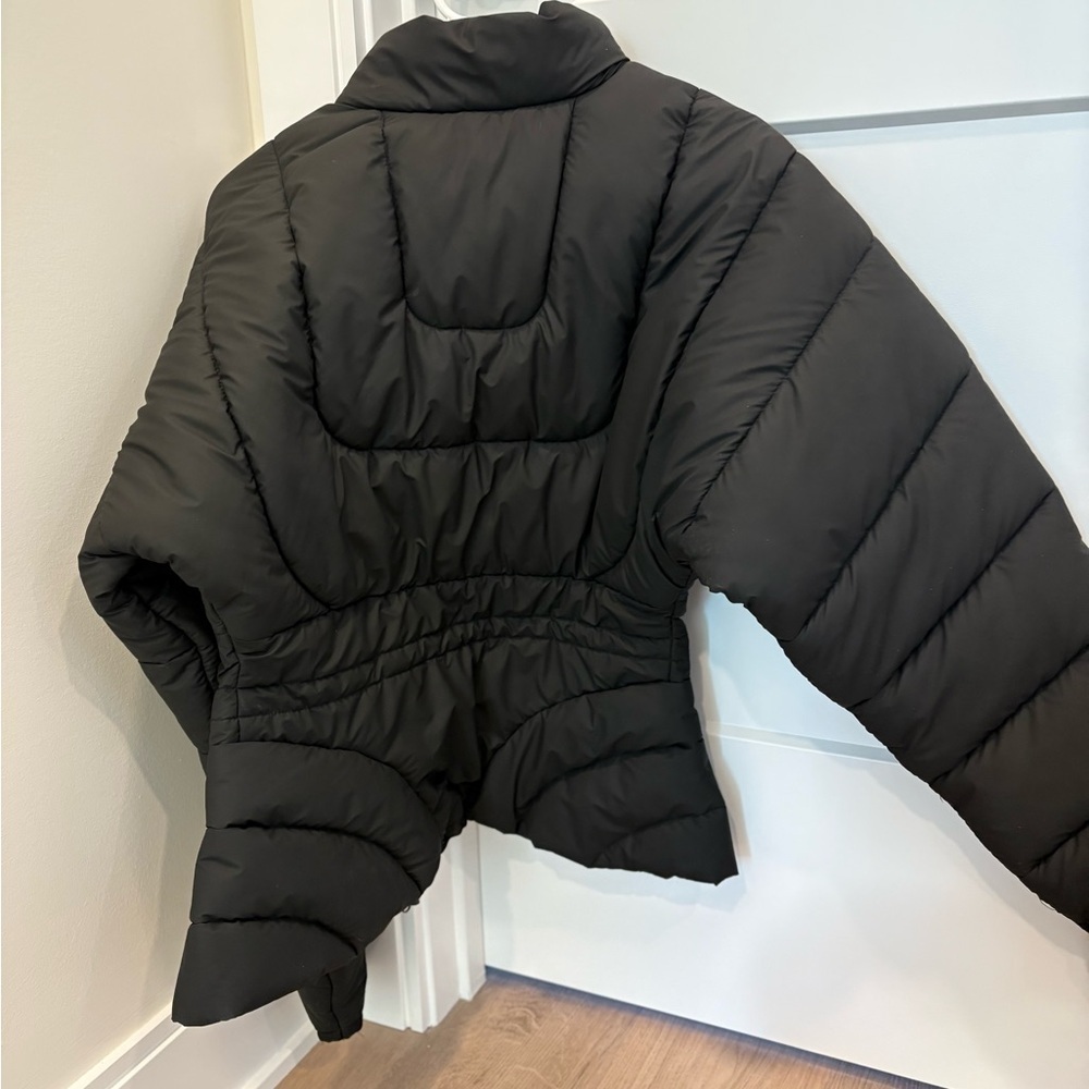 KhySculpted Puffer in black size large runs small - Picture 4 of 6